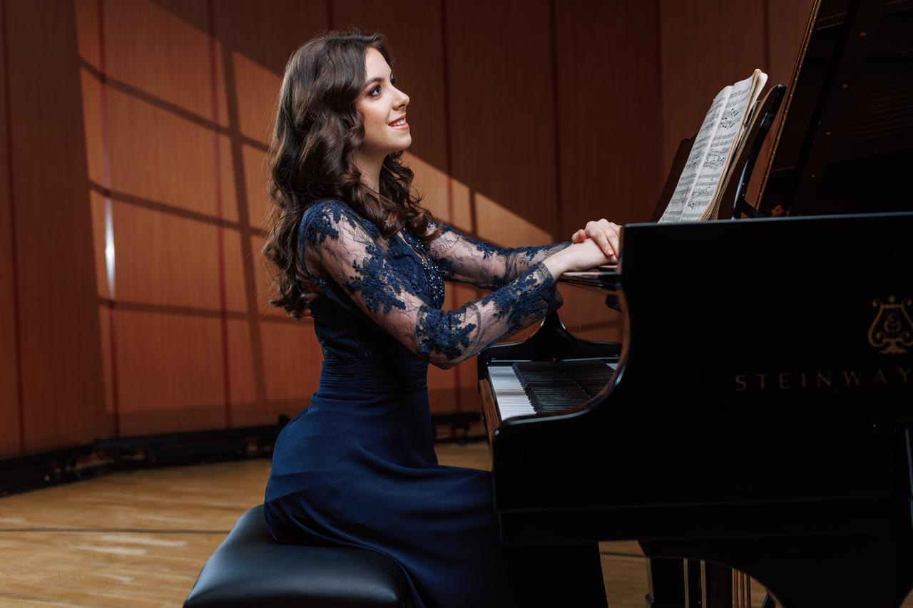 Henrietta Lukacs at the Steinway grand piano